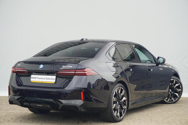 BMW i5 Sedan eDrive40 | M Sportpakket Pro | Panoramadak | Comfortstoelen met stoelventilatie | Bowers & Wilkins | Trekhaak