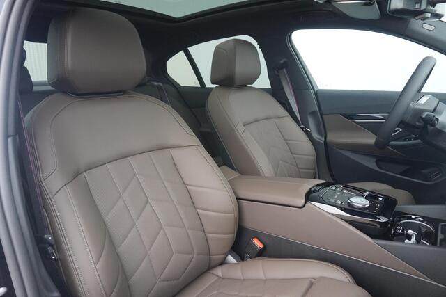 BMW i5 Sedan eDrive40 | M Sportpakket Pro | Panoramadak | Comfortstoelen met stoelventilatie | Bowers & Wilkins | Trekhaak
