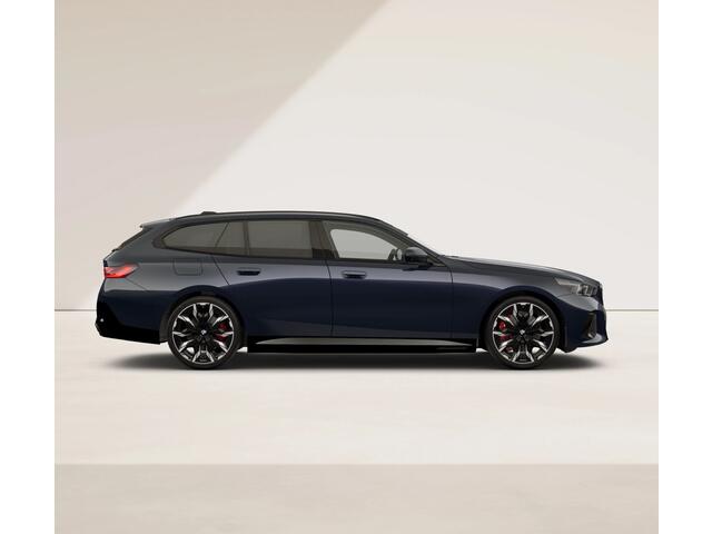 BMW i5 Touring xDrive40 M-Sport Pro - Full-Option - Adaptief M Onderstel Prof