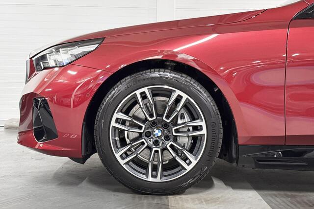 BMW i5 Sedan eDrive40 | M-Sport | Bowers & Wilkins | Trekhaak | Stoelventilatie | Stuurwielverwarming