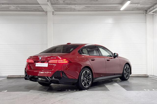 BMW i5 Sedan eDrive40 | M-Sport | Bowers & Wilkins | Trekhaak | Stoelventilatie | Stuurwielverwarming