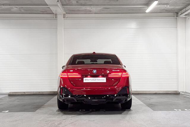 BMW i5 Sedan eDrive40 | M-Sport | Bowers & Wilkins | Trekhaak | Stoelventilatie | Stuurwielverwarming