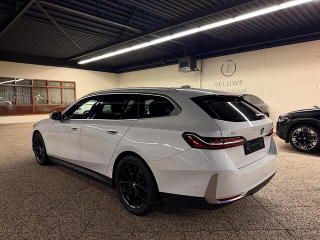BMW i5 Touring eDrive40 Business Edition 84 kWh | SOH 96% | Pano | BTW |