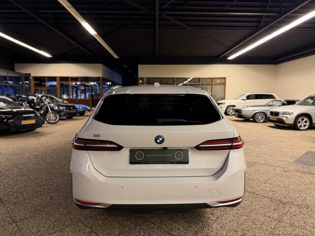 BMW i5 Touring eDrive40 Business Edition 84 kWh | SOH 96% | Pano | BTW |