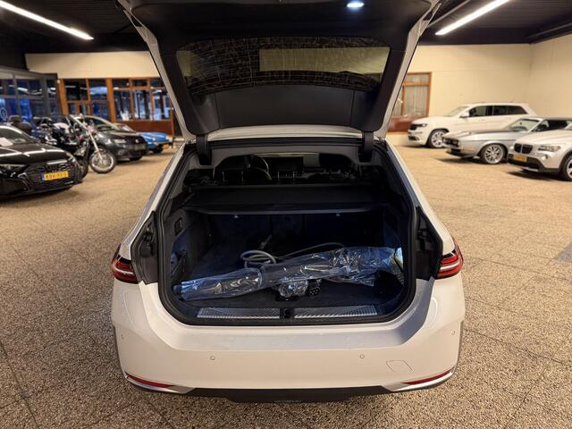 BMW i5 Touring eDrive40 Business Edition 84 kWh | SOH 96% | Pano | BTW |