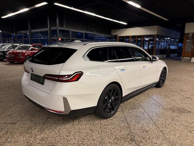 BMW i5 Touring eDrive40 Business Edition 84 kWh | SOH 96% | Pano | BTW |