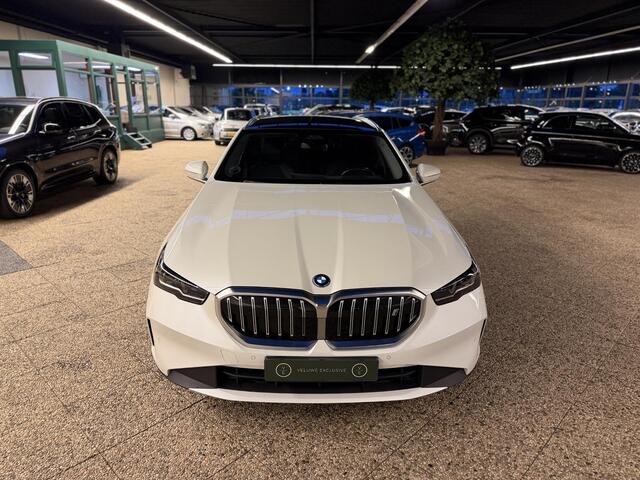 BMW i5 Touring eDrive40 Business Edition 84 kWh | SOH 96% | Pano | BTW |