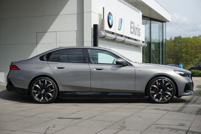 BMW i5 Sedan eDrive40 | M Sportpakket Pro | Harman Kardon | Driving Assistant Plus | Comfortstoelen met stoelventilatie