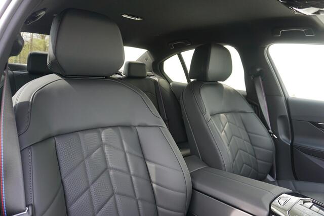 BMW i5 Sedan eDrive40 | M Sportpakket Pro | Harman Kardon | Driving Assistant Plus | Comfortstoelen met stoelventilatie