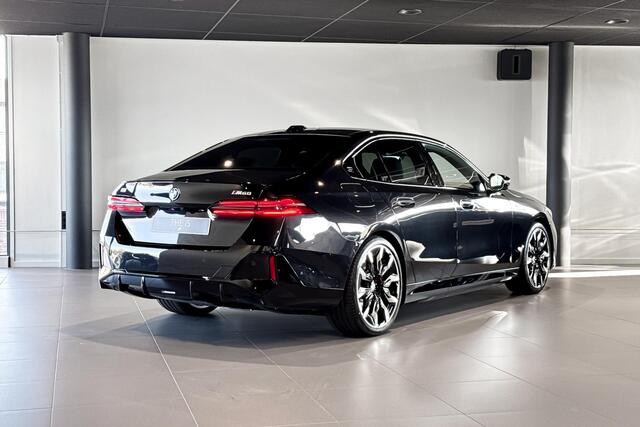 BMW i5 M60 xDrive 84 kWh | M Sport Pro | Glazen Panoramadak | Stoelventilatie | Bowers & Wilkins | Trekhaak |