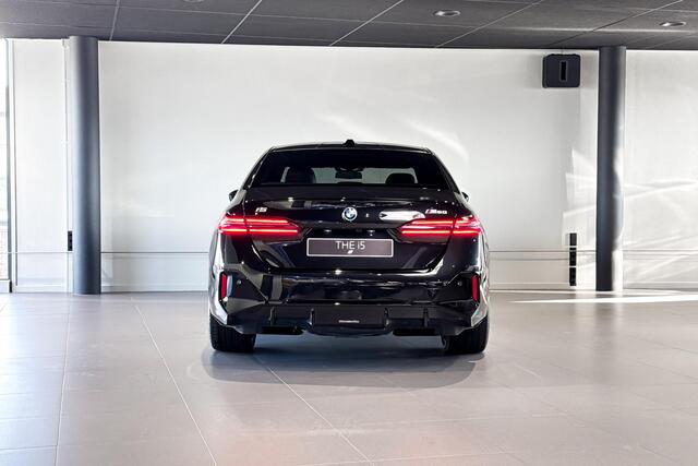 BMW i5 M60 xDrive 84 kWh | M Sport Pro | Glazen Panoramadak | Stoelventilatie | Bowers & Wilkins | Trekhaak |