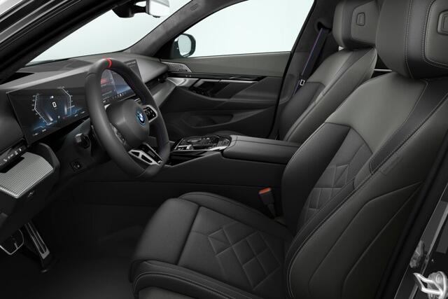BMW i5 Sedan M60 xDrive M Sport Pro Edition 84 kWh | M Sportpakket Pro | Innovation Pack | Travel Pack | Comfort Pack | Trekhaak
