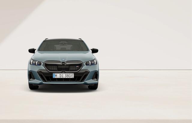 BMW i5 Touring M60 xDrive - Pano - Head-up - Adaptief Onderstel Prof