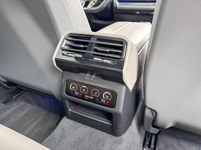 BMW i5 Sedan eDrive40 M Sport Pro 20 Inch / Stuur & Stoelverwarming voor + achter / Stoelventilatie / Adaptief onderstel prof / Automatische achterklep / Comfort Acces / Electrische Zwenkhaak / Ionic glow exterieur pakket / Driving Assistant / Parking Plus / Bowers & Wilkins / Glazen Dak