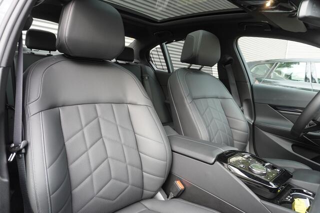 BMW i5 eDrive40 | M Sportpakket | Comfort Pack | Glazen panoramadak | Driving Assistant Professional | Harman Kardon HiFi Sound system | Trekhaak met elektrisch wegklapbare kogel