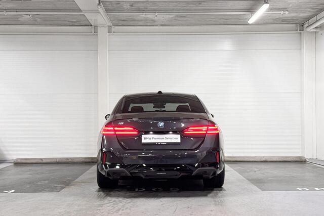 BMW i5 Sedan eDrive40 | M-Sport Pro | Innovation Pack | Stoelventilatie | Panoramadak | Comfort Access | Parking Assistant Plus