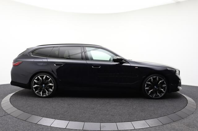 BMW i5 M60 xDrive | M-SPORT PRO | Pano | Bowers & Wilkins | Trekhaak
