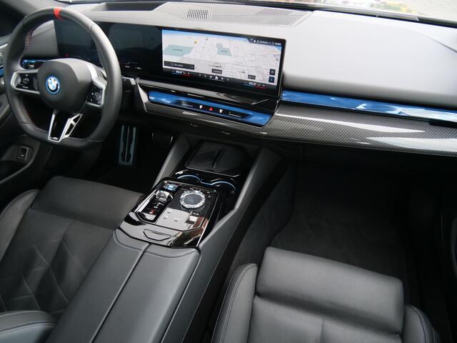 BMW i5 M60 xDrive 84 kWh 601 Pk Automaat M-sport pro / Navi / DAB / Apple Carplay / Camera / SOH 95,8% – foto 4