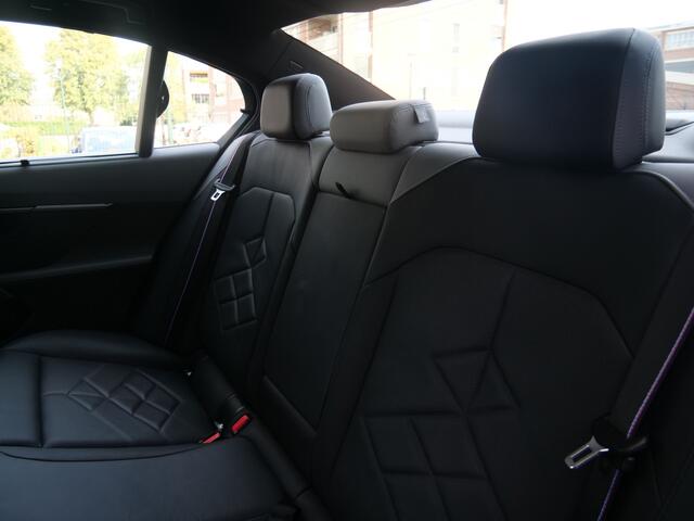 BMW i5 M60 xDrive 84 kWh 601 Pk Automaat M-sport pro / Navi / DAB / Apple Carplay / Camera / SOH 95,8% – foto 8
