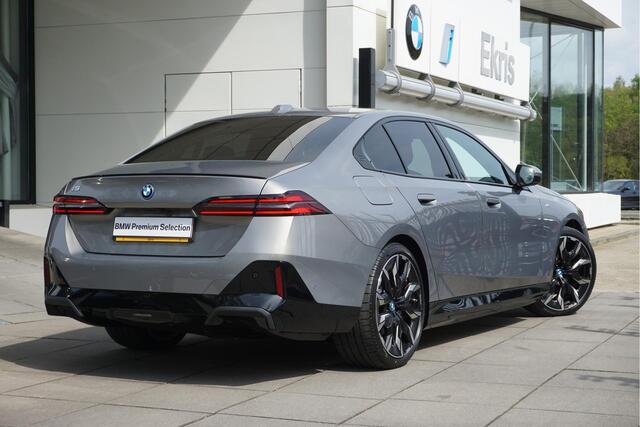 BMW i5 Sedan eDrive40 | M Sportpakket Pro | Harman Kardon | Driving Assistant Plus | Comfortstoelen met stoelventilatie