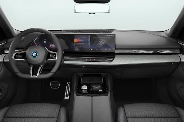 BMW i5 Touring eDrive40 | M-Sport Pro | Bowers & Wilkins | Innovation Pack | Travel Pack | Comfort Pack