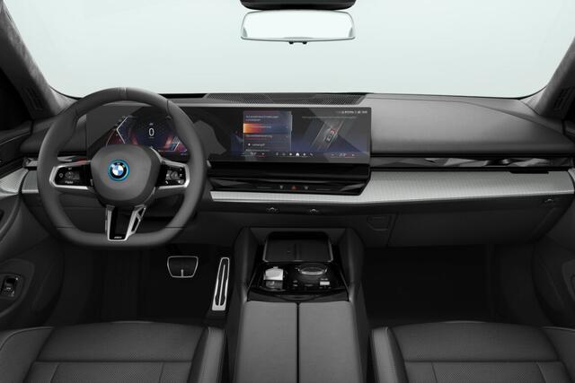 BMW i5 Touring eDrive40 M Sport Pro Edition 84 kWh | M Sportpakket Pro | Innovation Pack | Travel Pack | Comfort Pack