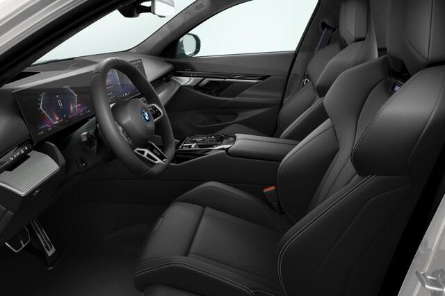 BMW i5 Touring eDrive40 M Sport Pro Edition 84 kWh | M Sportpakket Pro | Innovation Pack | Travel Pack | Comfort Pack