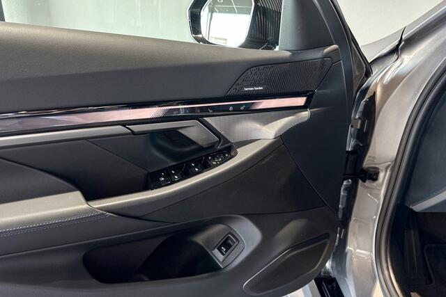 BMW i5 Touring eDrive40 84 kWh | M Sport Pro | Glazen Panoramadak | Harman Kardon | Iconic Glow | Trekhaak |