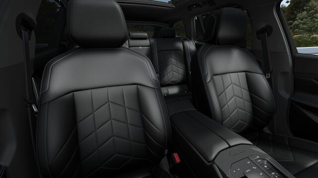 BMW i5 Touring eDrive40 M Sport / Panoramadak / Sportstoelen / Trekhaak / Achteruitrijcamera / Adaptieve LED / M Adaptief onderstel / Comfort Access