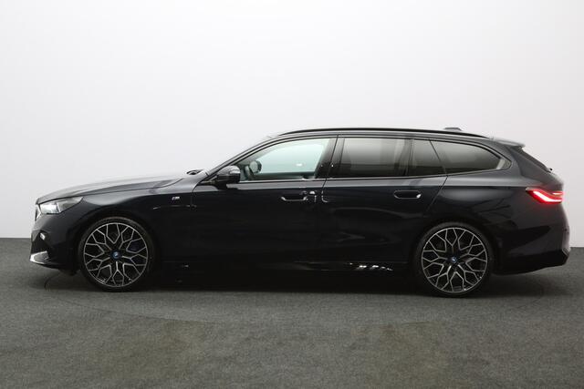 BMW i5 Touring eDrive40 M Sport Edition 84 kWh 340 PK, SOH 97 %, Panoramadak, Trekhaak, 360 Camera, H/K Sound, – foto 6