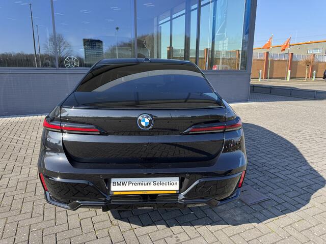 BMW i7 xDrive60 | M-Sportpakket | Bowers/Wilkens | Head Up | panoramadak | Active steering | Executive Drive Pro