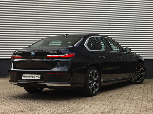 BMW i7 xDrive60 - Stoelverwarming voor + achter - Head-up Display - 106kWh