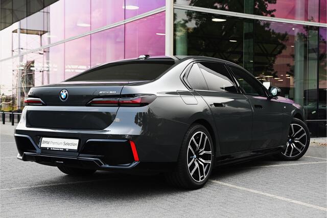 BMW i7 eDrive50 High Executive M Sport / Panoramadak Sky Lounge / Massagefunctie / Active Steering / Soft Close / Stoelventilatie / Multifunctionele voorstoelen / Parking Assistant Professional / Driving Assistant Professional / Live Cockpit Professional
