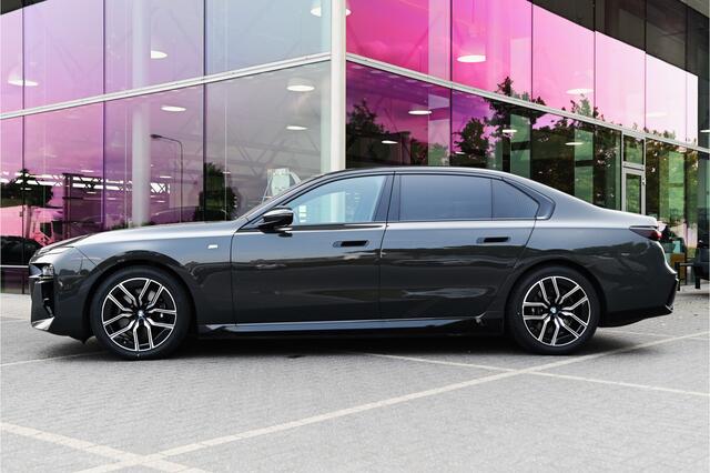 BMW i7 eDrive50 High Executive M Sport / Panoramadak Sky Lounge / Massagefunctie / Active Steering / Soft Close / Stoelventilatie / Multifunctionele voorstoelen / Parking Assistant Professional / Driving Assistant Professional / Live Cockpit Professional