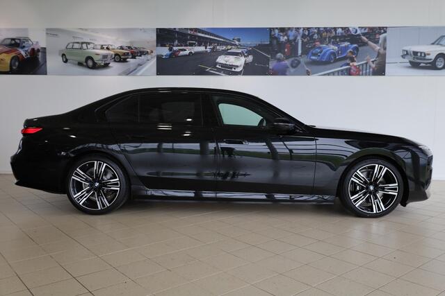 BMW i7 xDrive60 | M Sportpakket Pro | Massagestoelen | Sky Lounge Panoramadak | Elektr. Trekhaak