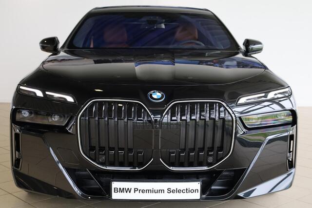 BMW i7 xDrive60 | M Sportpakket Pro | Massagestoelen | Sky Lounge Panoramadak | Elektr. Trekhaak
