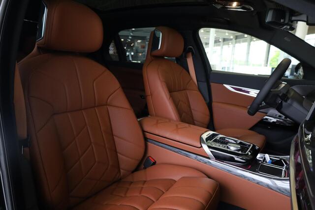 BMW i7 xDrive60 | M Sportpakket Pro | Massagestoelen | Sky Lounge Panoramadak | Elektr. Trekhaak