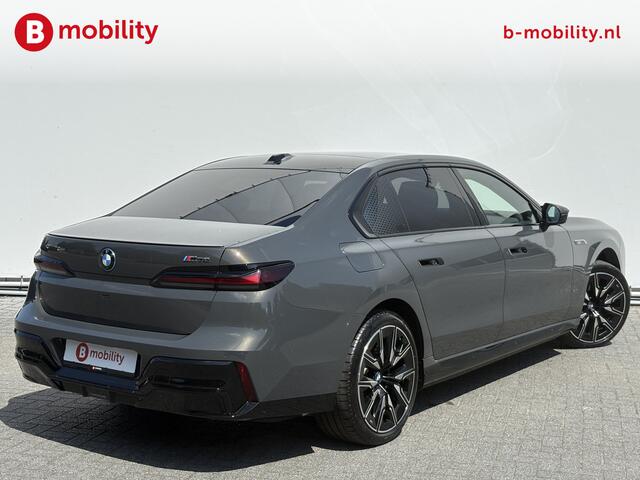 BMW i7 M70 xDrive 106 kWh 'Dravitgrau' Automatische Portieren Nw. pr. ¤225.242,- NL Auto! | Sky Lounge Panoramadak | Entertainment achter | Innovatiepack