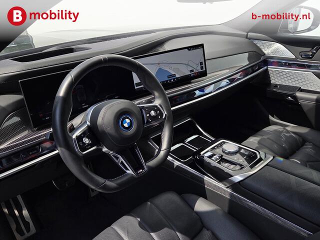 BMW i7 M70 xDrive 106 kWh 'Dravitgrau' Automatische Portieren Nw. pr. ¤225.242,- NL Auto! | Sky Lounge Panoramadak | Entertainment achter | Innovatiepack
