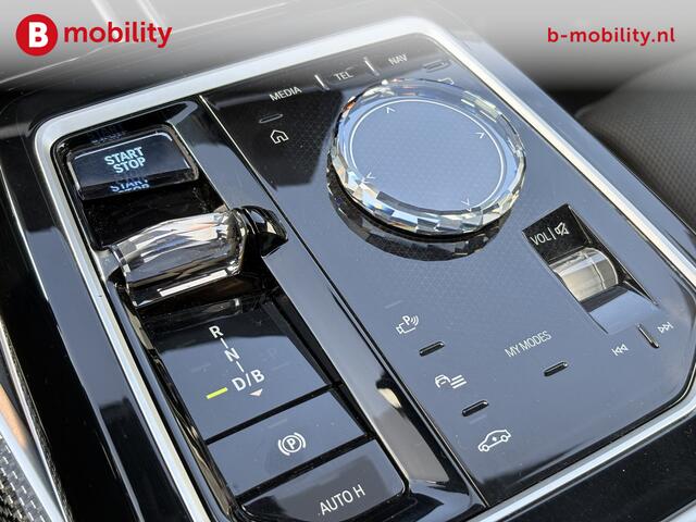 BMW i7 M70 xDrive 106 kWh 'Dravitgrau' Automatische Portieren Nw. pr. ¤225.242,- NL Auto! | Sky Lounge Panoramadak | Entertainment achter | Innovatiepack