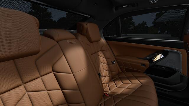 BMW i7 xDrive50 M Sport / Panoramadak Sky Lounge / Trekhaak / Bowers & Wilkins / 3D Head-Up / Executive Lounge Seating / Parking Assistant Professional