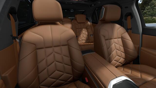 BMW i7 xDrive50 M Sport / Panoramadak Sky Lounge / Trekhaak / Bowers & Wilkins / 3D Head-Up / Executive Lounge Seating / Parking Assistant Professional