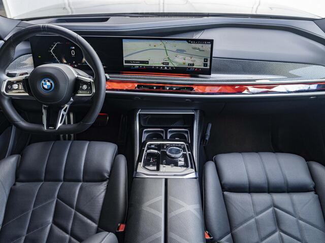 BMW i7 xDrive60 SoH 100% | M Sportpakket Pro | Connoisseur Pack | Climate Acoustics Pack | Active Steering | 21 inch | Iconic Glow kristalkoplampen | Stoelventilatie | Driving Assistant Professional | Glazen panoramadak Sky Lounge
