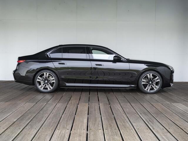 BMW i7 xDrive60 SoH 100% | M Sportpakket Pro | Connoisseur Pack | Climate Acoustics Pack | Active Steering | 21 inch | Iconic Glow kristalkoplampen | Stoelventilatie | Driving Assistant Professional | Glazen panoramadak Sky Lounge