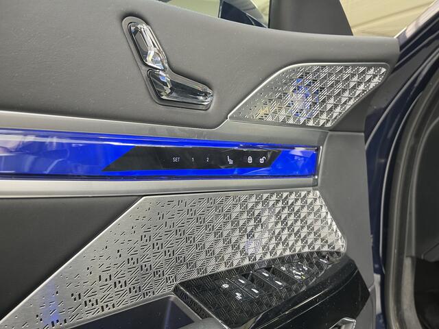 BMW i7 xDrive60 106 kWh | M Sport Pro | El. deuren | Pano Sky Lounge | Kristalen Koplampen | Massage Stoelen | Driver + Park Ass. Professional | B &W High End Sound | Carbon interieur | SOH 95,8% |