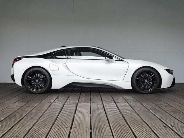 BMW i8 | Comfort Access | Driving Assistant | BMW Laserlight | Head Up Display | Harman Kardon | 20 inch | M Sportremsysteem