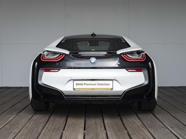 BMW i8 | Comfort Access | Driving Assistant | BMW Laserlight | Head Up Display | Harman Kardon | 20 inch | M Sportremsysteem