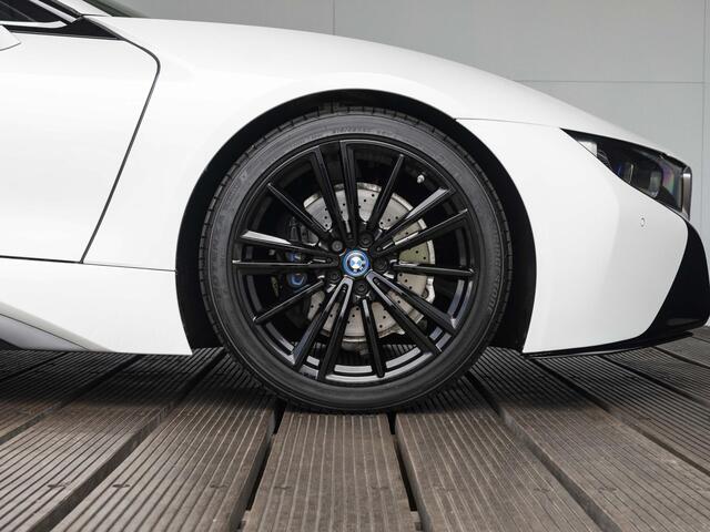 BMW i8 | Comfort Access | Driving Assistant | BMW Laserlight | Head Up Display | Harman Kardon | 20 inch | M Sportremsysteem
