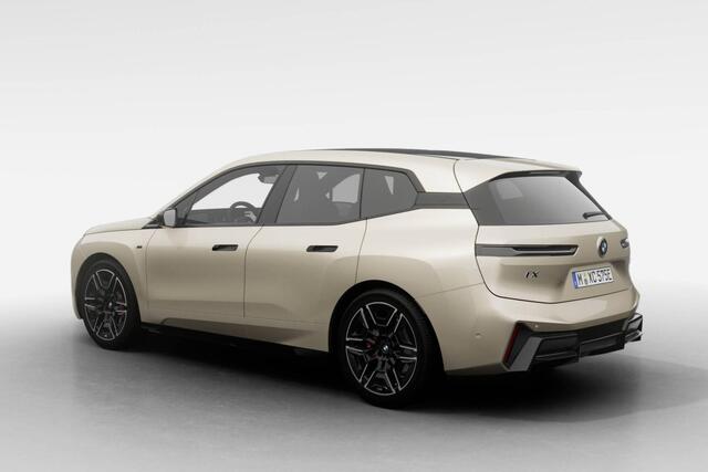 BMW iX xDrive M70 | Comfort Pack | Innovation Pack | Glazen panoramadak Sky Lounge | Bowers & Wilkins Diamond Surround Sound System