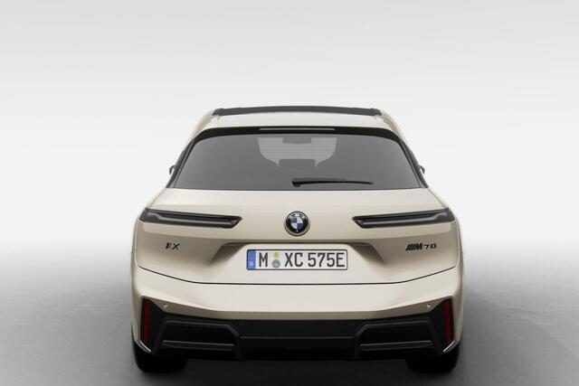 BMW iX xDrive M70 | Comfort Pack | Innovation Pack | Glazen panoramadak Sky Lounge | Bowers & Wilkins Diamond Surround Sound System